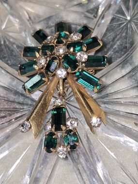 12K Gold Filled Uranium Glass Emerald Green Crystal Bouquet Brooch 1.75"